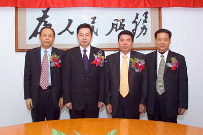 陈坎局长、杨峰主席、卢文辉副市长、林汉洋副秘书长亲切合影